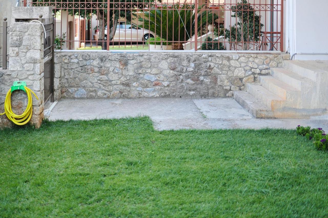 Μικρό Διαμέρισμα Της Αγγελικής Με Αυλή Και Parking Kalamata Exteriér fotografie